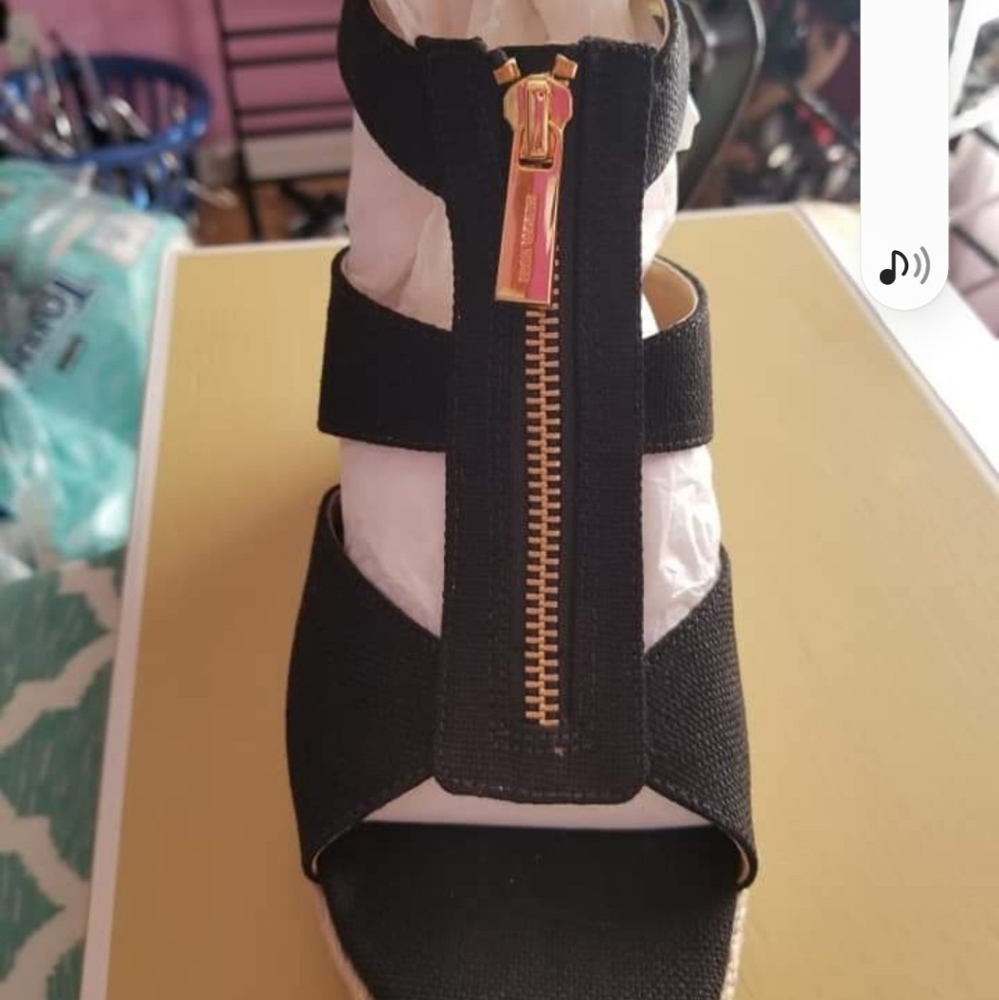 Shoes - Picture 6 of 6